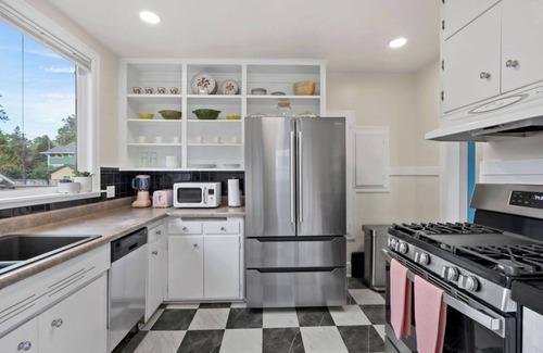Manito Casa | Cozy, colorful Manito bungalow