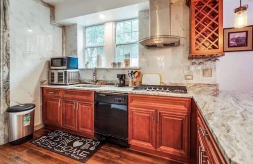Norfolk Casa | Cozy Comfort in West Ghent