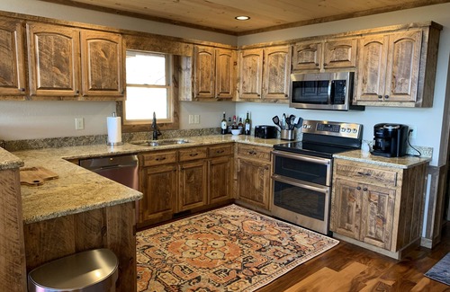 Morganton Cabina | Cozy Comfort meets Luxury Amenities in Mountain-View Retreat w 3 brms & 3 frplcs