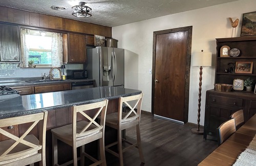 Clarendon Casa | Cozy, comfortable home in a quiet neighborhood!