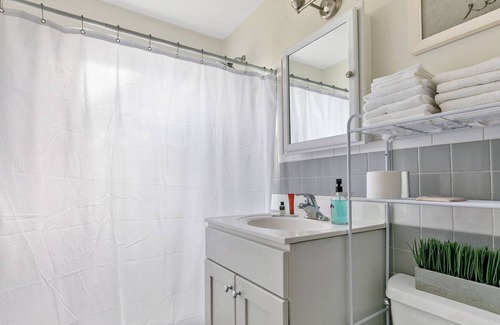 Cove - East Side - Shippan Apartamento | Cozy & Comfortable Stamford Apartment! Half hour from NYC!