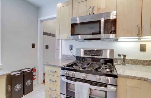 West Riverdale Casa | Cozy & Comfy Bright 3BR Home in the heart of Riverdale Park