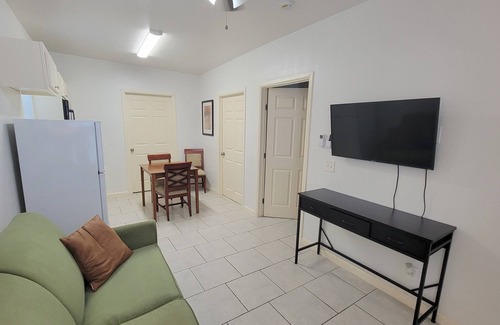 Segundo Barrio Apartamento | Cozy & Comfy Down Town El Paso