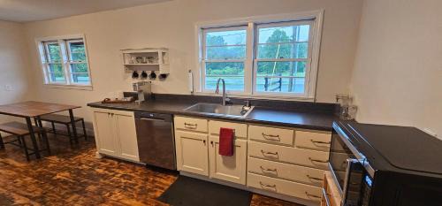 Tellico Plains Otro | Cozy Compass House