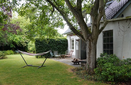 Ophemert Casa | Greener greener greenest! Cozy 4 person coach house with spacious garden in the Betuwe