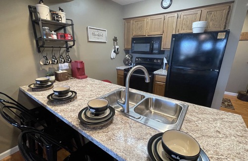 Notch Estates Condominio | Cozy condo, 2 mi to SDCity, 2 pools, fishing lake
