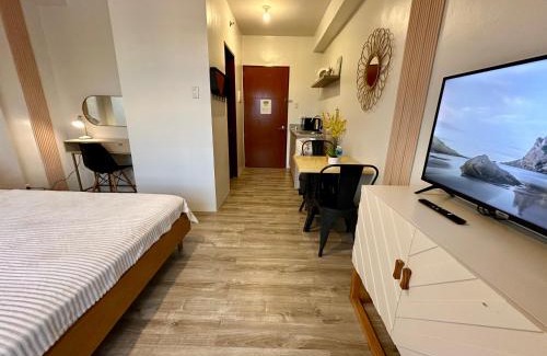 Bantud Hacienda Apartamento | Cozy Condo bedroom in Bacolod City