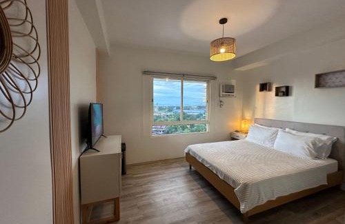 Bantud Hacienda Apartamento | Cozy Condo bedroom in Bacolod City