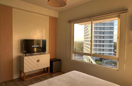 Bantud Hacienda Apartamento | Cozy Condo bedroom in Bacolod City