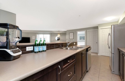 East Kootenay Condominio | Cozy condo beside lake with mountain view / 2bd 2bth + Den