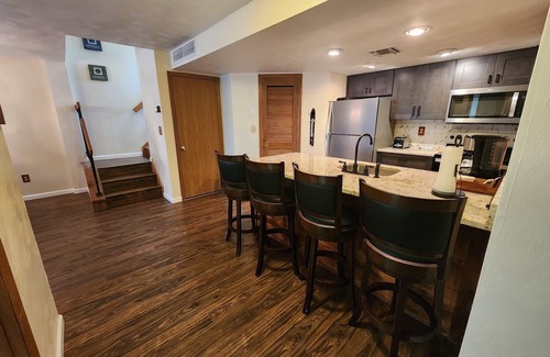 Seven Springs Condominio | Cozy condo, Family- friendly just completely remodeled. SKI IN -SKI OUT!!