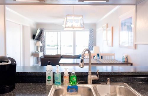 Morehead City Condominio | Cozy Condo for your family, indoor pool&Putt Putt.