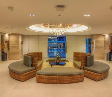 Highway Hills Apartamento | Cozy Condo Home along EDSA with a City View