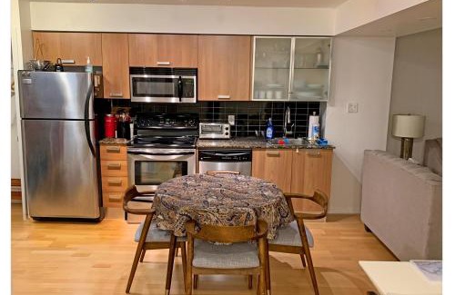 Bay Cloverhill Apartamento | Cozy Condo in Centre of Downtown Toronto
