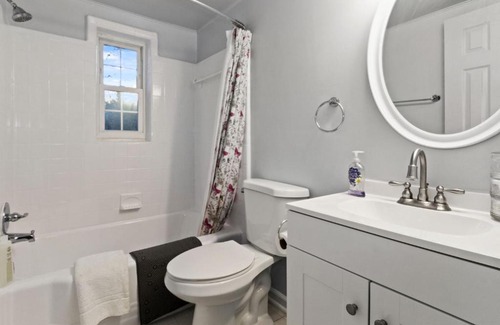 Huntington Apartamento | Cozy Condo in City: Just Steps to the Metro!