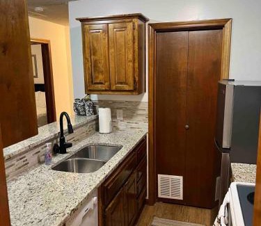 Shawnee Apartamento | Cozy condo in Kansas City with no stairs!