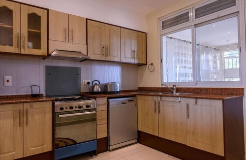Kampala Apartamento | Cozy Condo in Lubowa with a Lift, Gym+Sauna & Pool