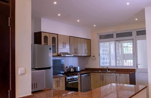 Kampala Apartamento | Cozy Condo in Lubowa with a Lift, Gym+Sauna & Pool