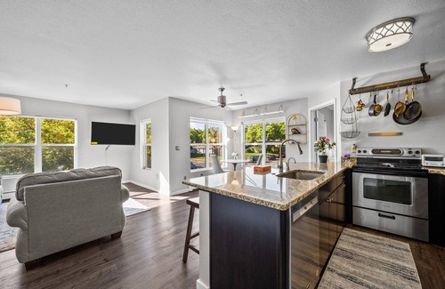 Parkside Condominio | Cozy Condo in North Boulder - Rooftop Patio / Views - 30+ Day