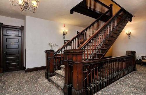 Salida Casa | Cozy Condo In The Historic Palace Hotel, Downtown