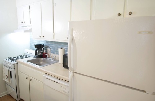 Atlanta Condominio | Cozy Condo near Buckhead and Mercedes Benz Stadium w/ Free Parking