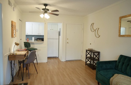 Atlanta Condominio | Cozy Condo near Buckhead and Mercedes Benz Stadium w/ Free Parking