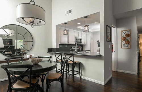 Willow Glen Condominio | Cozy condo near downtown Campbell - like a birdhouse!