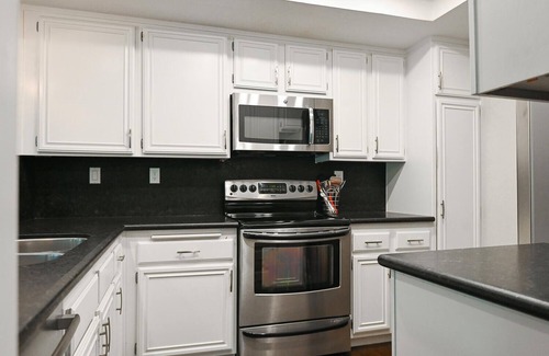 Willow Glen Condominio | Cozy condo near downtown Campbell - like a birdhouse!