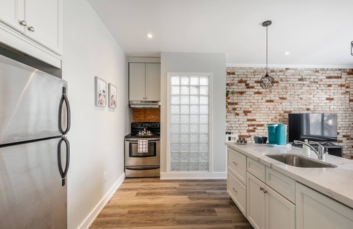 Central Hamilton Apartamento | Cozy Condo on James Street North