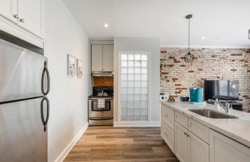Central Hamilton Apartamento | Cozy Condo on James Street North