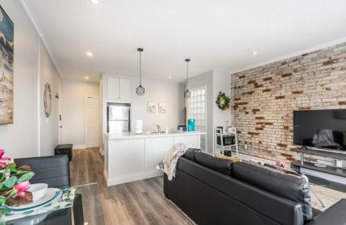 Central Hamilton Apartamento | Cozy Condo on James Street North