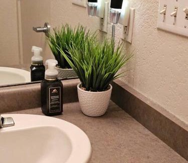 East Town Apartamento | Cozy Condo on the River!