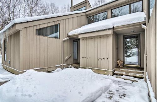 Harbor Springs Apartamento | Cozy Condo Steps to Lake Michigan, 5 Mi to Boyne!