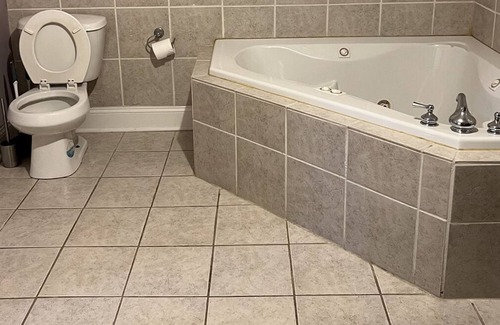 Dorchester Condominio | Cozy Condo w/ Housekeeping Service