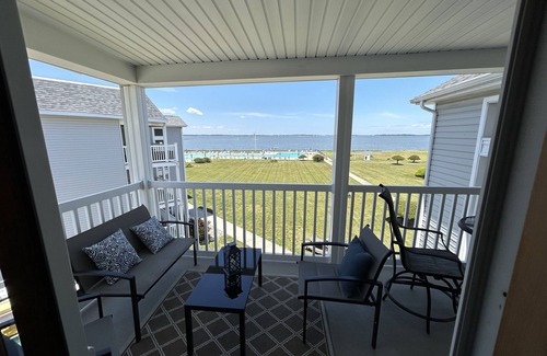 Ocean View Condominio | Cozy condo with amazing water views only 8 min from Bethany Beach !