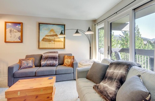 Big Sky Apartamento | Cozy Condo with Balcony - Near Big Sky Resort!