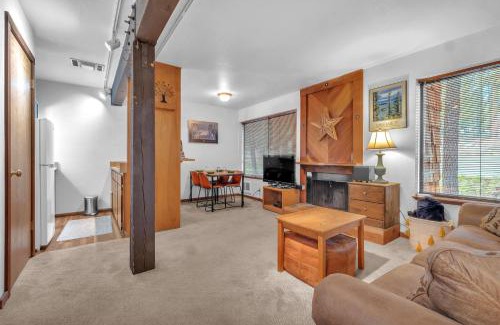 Bear Valley Apartamento | Cozy Condo with Fireplace - Tamarack 3