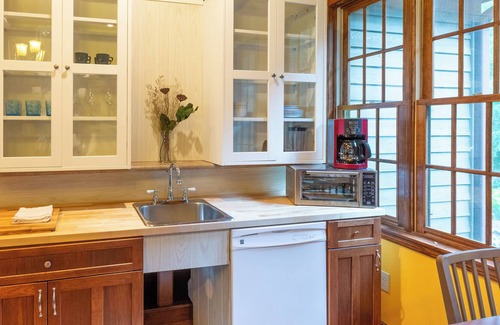 Almond Apartamento | Cozy Condo with Hot Tub & Stunning Views! Close to Bryson City & Fontana Lake