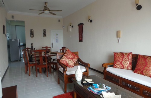 Batu Ferringhi Condominio | Condo acogedor con vistas al mar