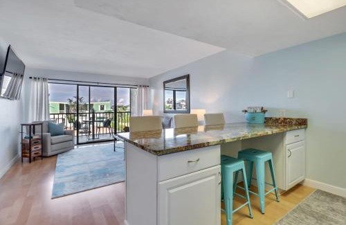 Vanderbilt Beach Casa | Cozy Condo With Pool Steps From Vanderbilt Beach