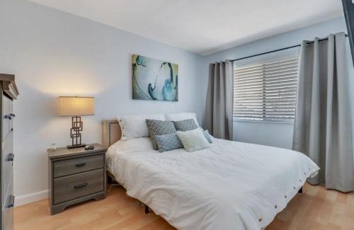 Vanderbilt Beach Casa | Cozy Condo With Pool Steps From Vanderbilt Beach