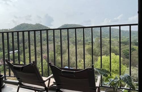 Tha Thaewawong Condominio | Cozy Condo With Stunning Seaview