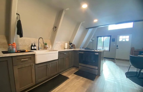 West Village Cabina | Cozy Cone Cabin is a great family friendly space to make unforgettable memories