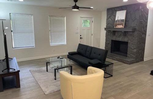 Belvedere Park Casa | Cozy Contemporary Bungalow