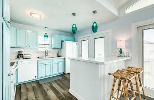 Jamaica Beach Casa | Cozy, Contemporary Beach House w/ Gulf Views! Deck, Outdoor Shower, Dog Friendly