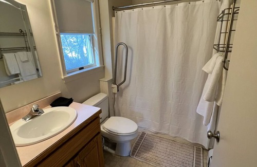 South Britain Apartamento | Cozy & Convenient 1 Bedroom Stay in Newtown, CT
