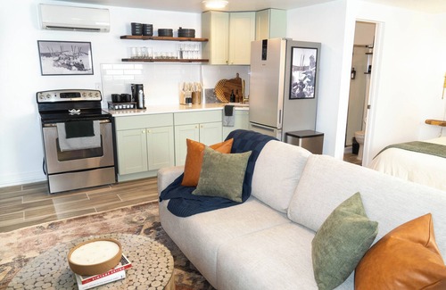 Villa Park Apartamento | Cozy & Convenient, 5 mins. to Sloan's & Empower