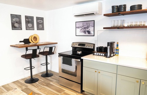 Villa Park Apartamento | Cozy & Convenient, 5 mins. to Sloan's & Empower
