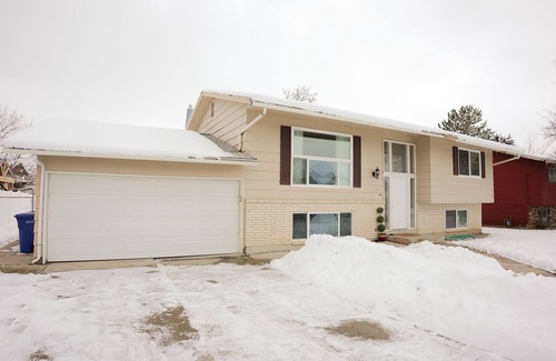 Logan Casa | Cozy Convenient Basement Apt.