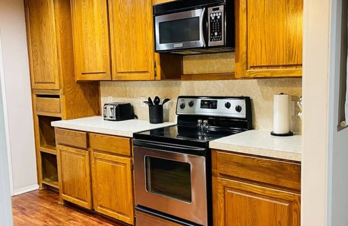 McAlester Casa | Cozy & Convenient Duplex: Free WIFI, washer/dryer